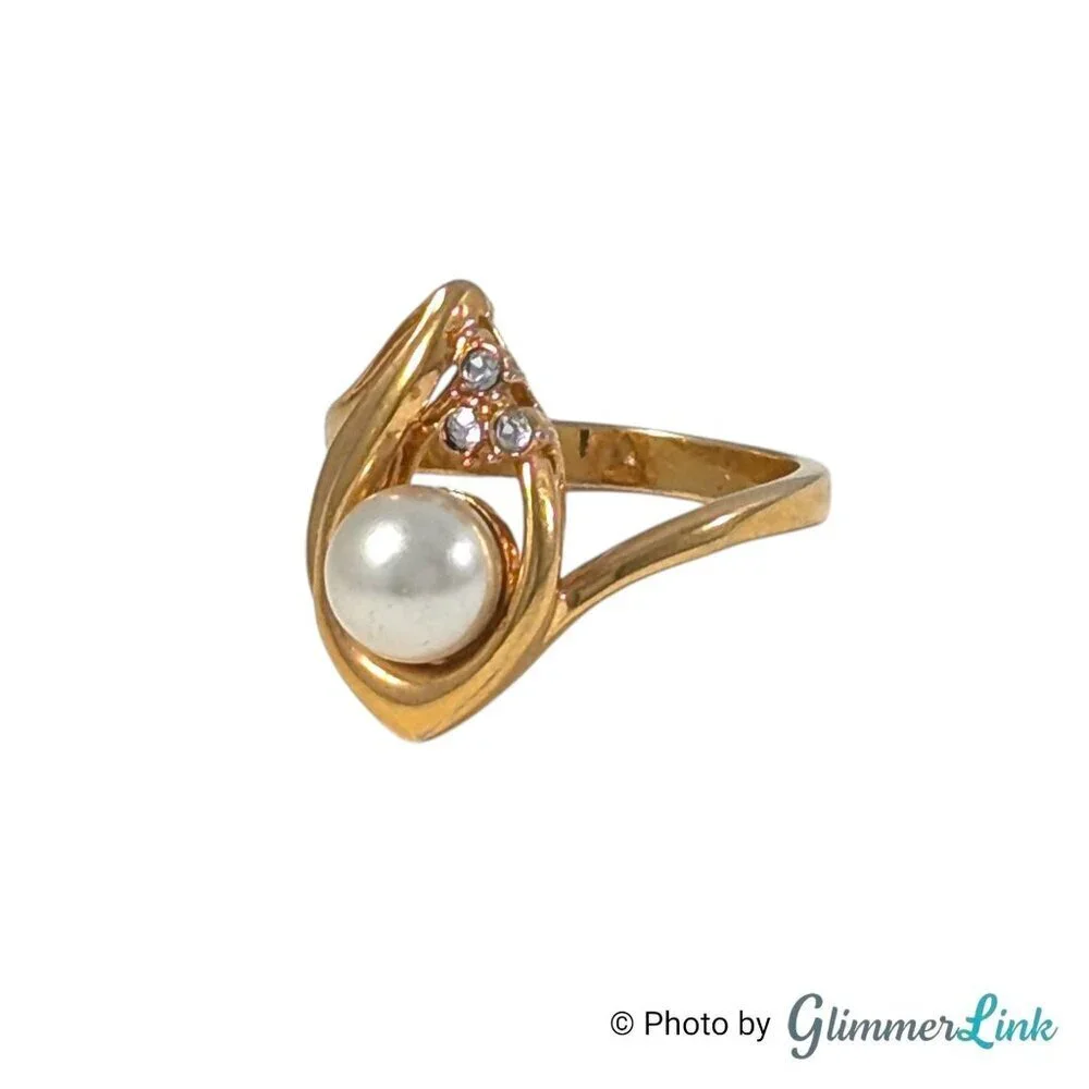 Vintage Faux Pearl Rhinestone Gold Tone Ring Sz 7